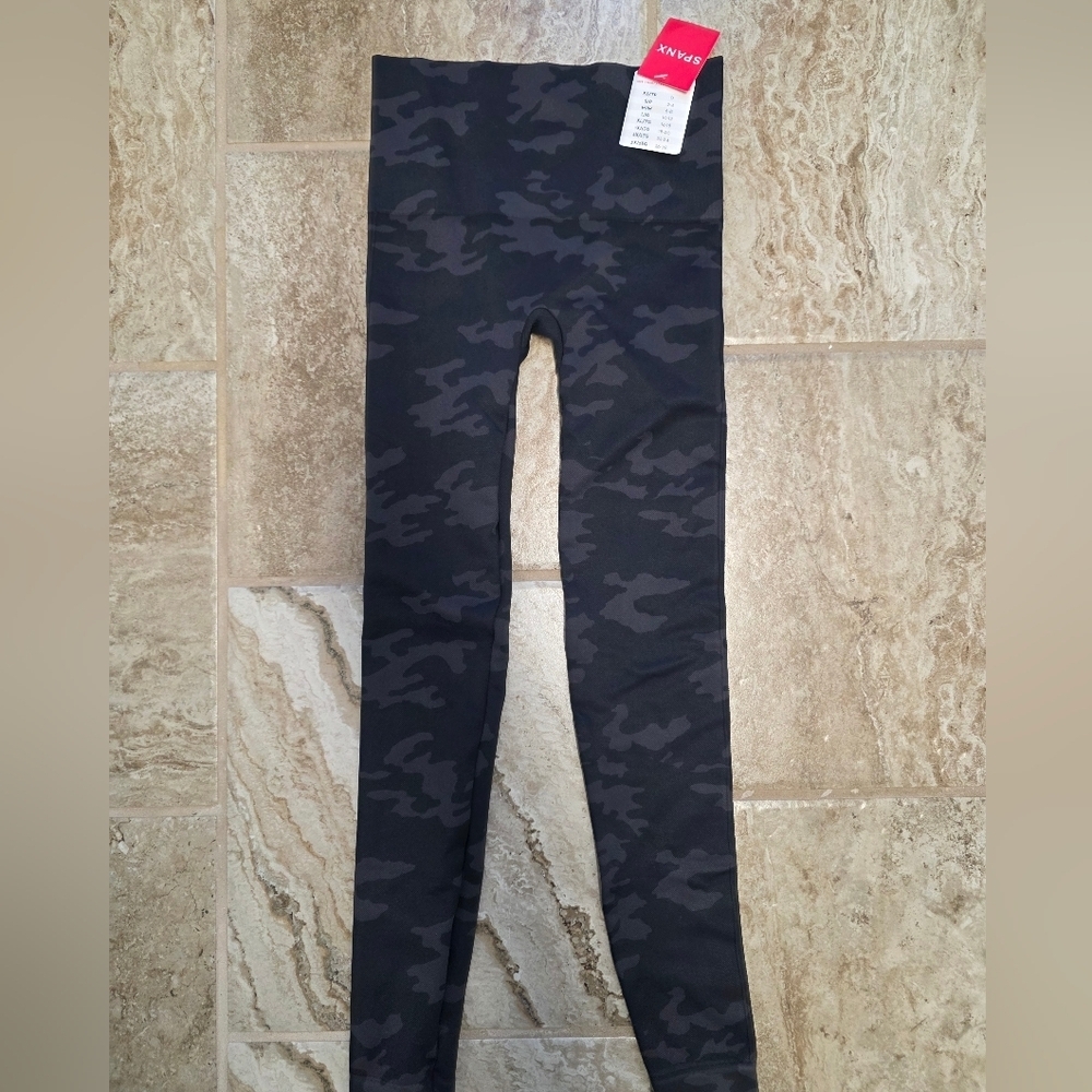Spanx Look At Me Now Seamless Leggings Women's Gray Black Workout Gym Yoga Small - Picture 4 of 8